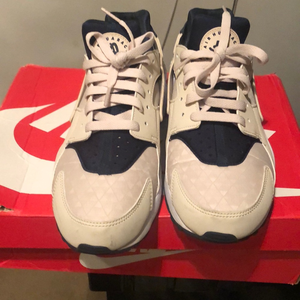 Nike huaraches worn size 10